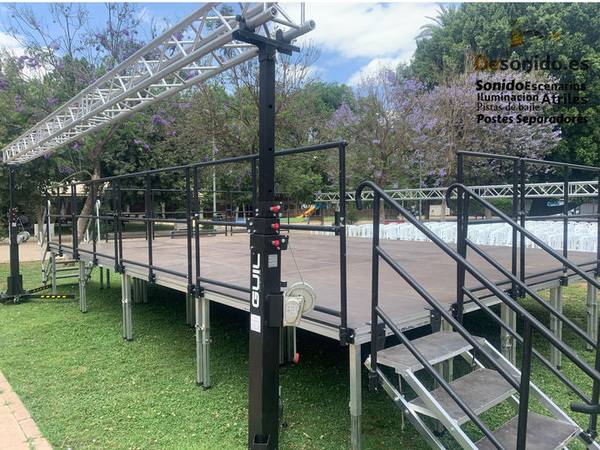 Escenario y truss en Sevilla