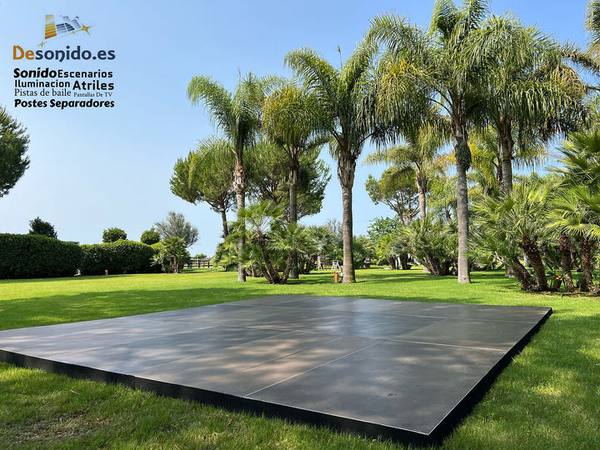 Pista de baile para boda en la aldea del Rocio.